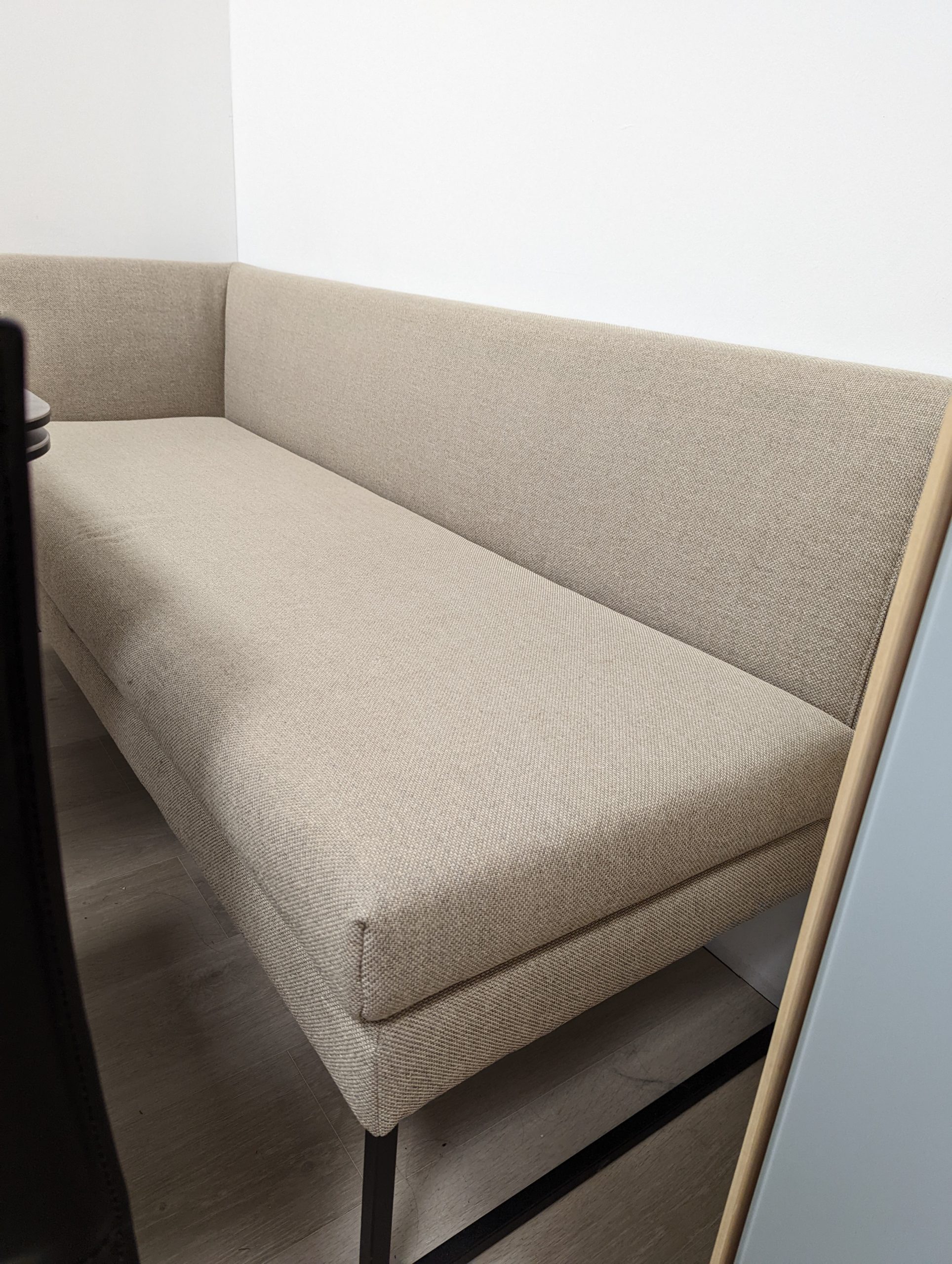 Wohnbank Gilbert von Signet Möbel in Beige